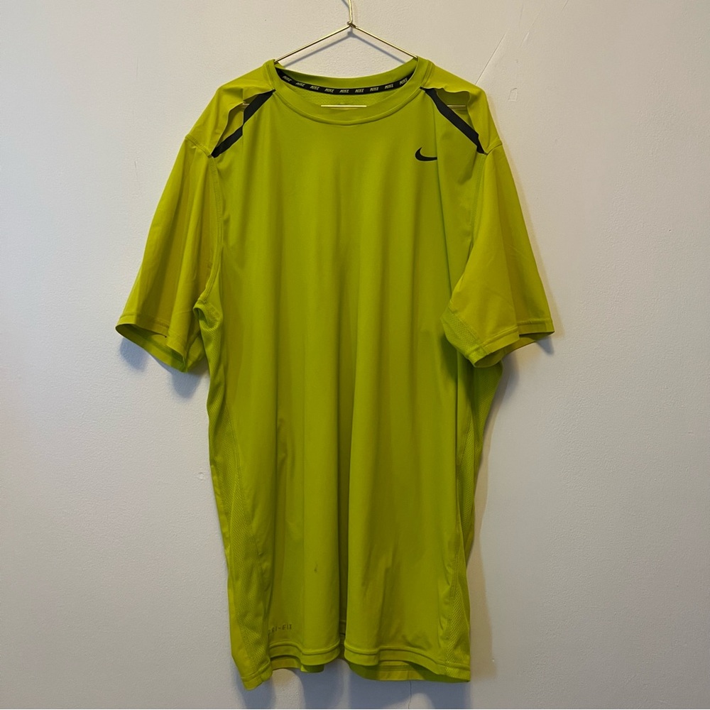 Nike Dri Fit Breathable Cut Out Athletic T-shirt Size‎ XL Running